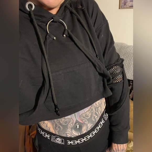 Disturbia cropped goth hoodie with metal hardware and mesh elbow - Picture 3 of 4